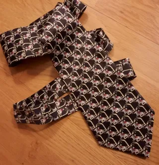 Corbata con dibujos multicolor