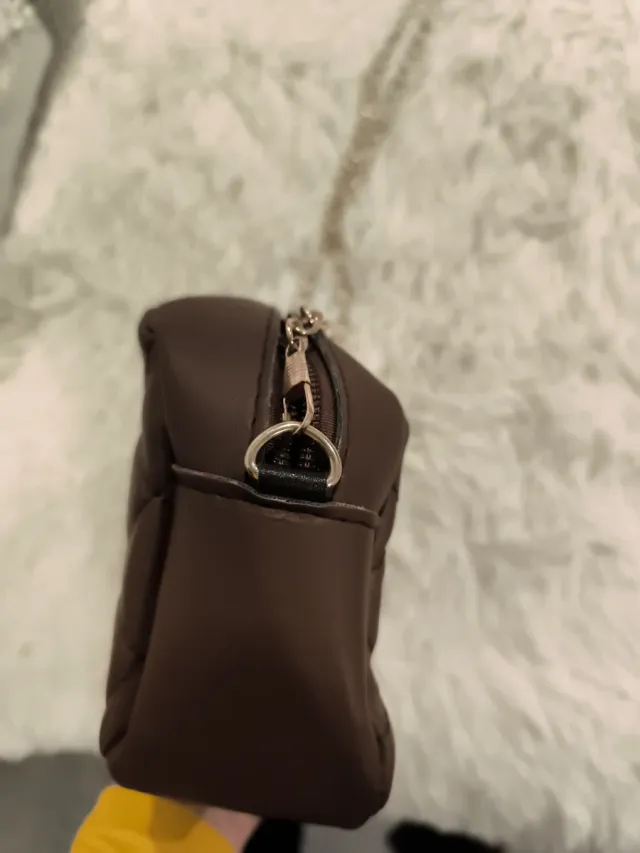 Bolso marrón estilo acolchado. Solo envíos.