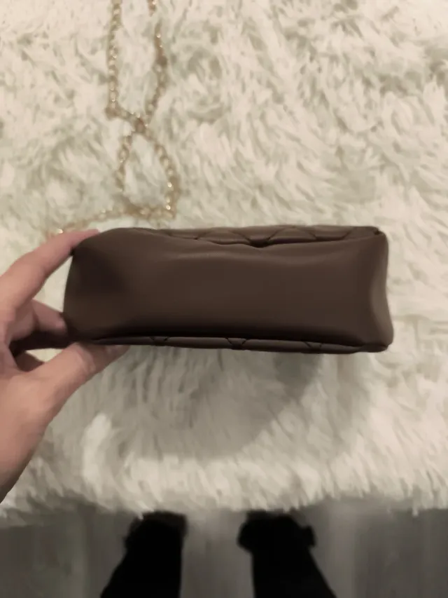 Bolso marrón estilo acolchado. Solo envíos.