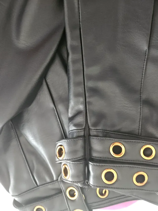 Falda Desigual Talla S Negra con Detalles Dorados