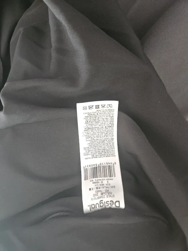 Falda Desigual Talla S Negra con Detalles Dorados