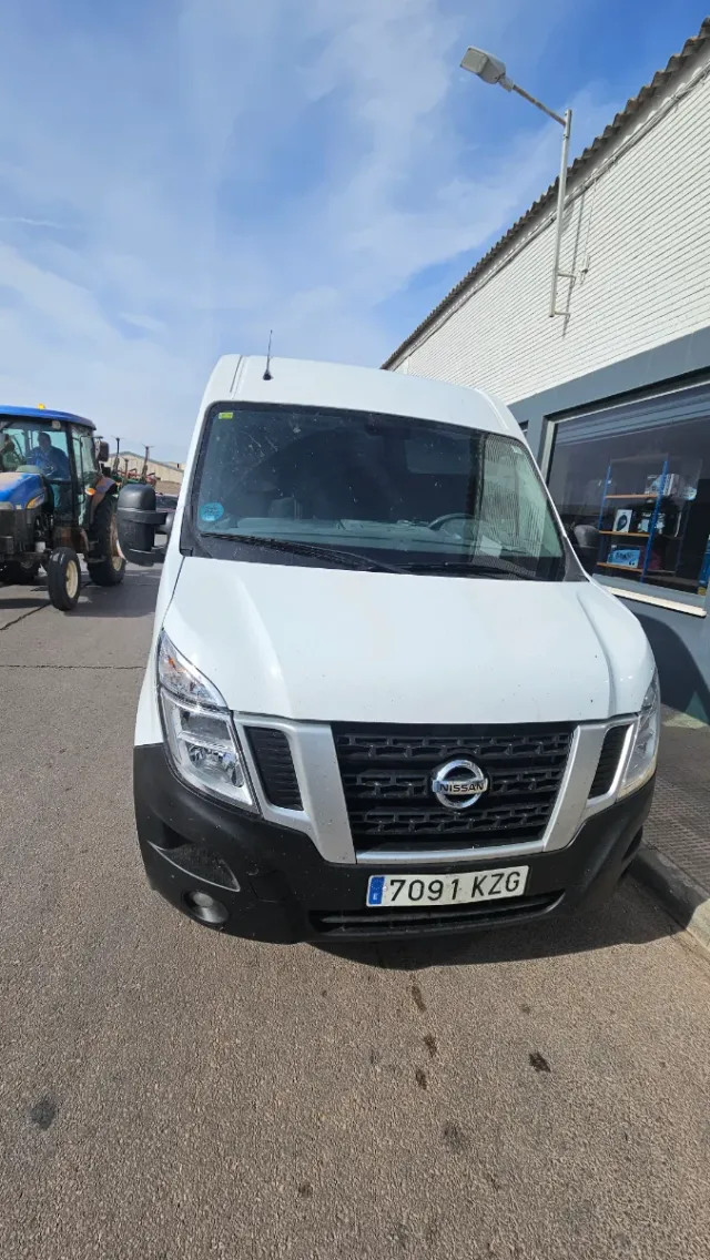 Nissan NV400 2021