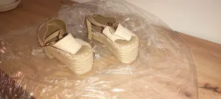 Alpargatas cuña color crudo