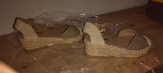 Alpargatas cuña color crudo