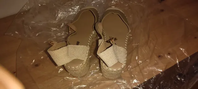 Alpargatas cuña color crudo