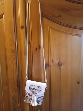 BOLSO BANDOLERA ESTAMPADO.NUEVO SIN ETIQUETAS