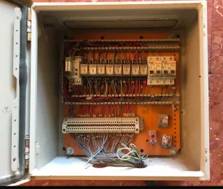 Cuadro Eléctrico Industrial con Reles
