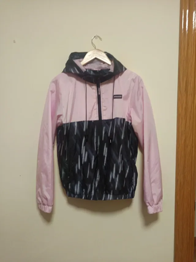 Chubasquero running rosa y negro