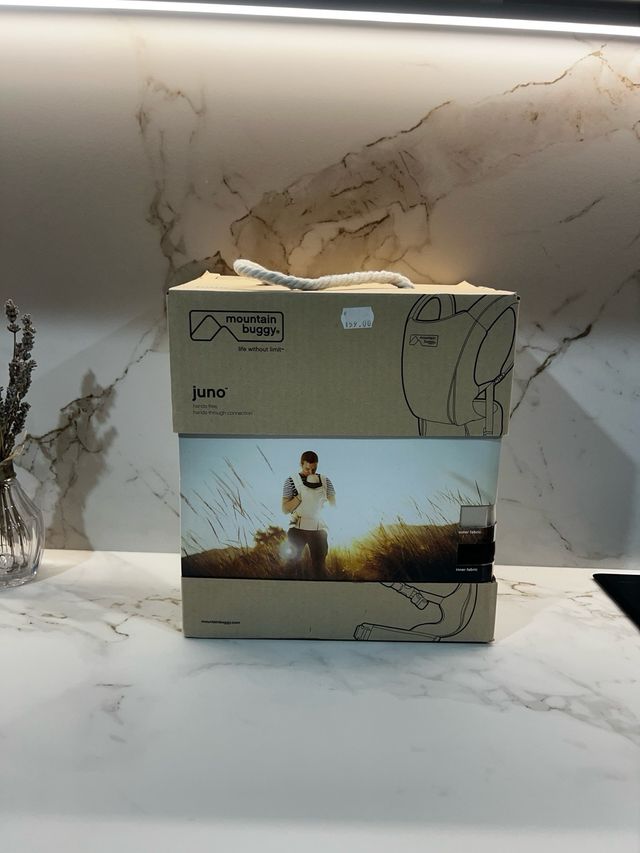 Portabebés Mountain Buggy Juno nuevo sin estrenar.