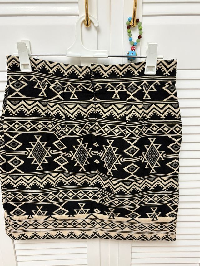 Falda étnica negra y beige