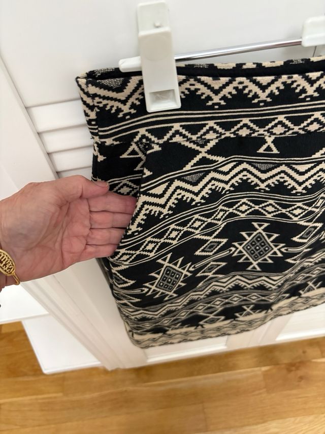 Falda étnica negra y beige