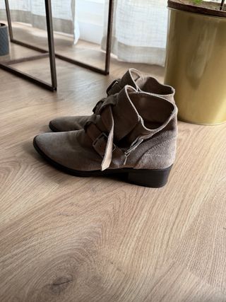 Botines Bimba y Lola Beige Hebillas