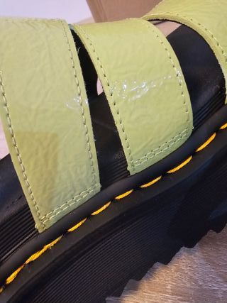 Sandalias Dr. Martens plataforma. Nuevas