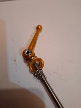 Cierre rápido trasero titanio y aluminio