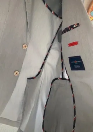 Chaqueta azul y blanca