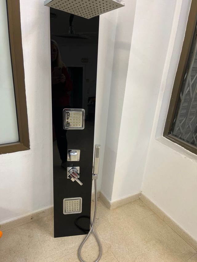 Columna Hidromasaje Negra y Plateada