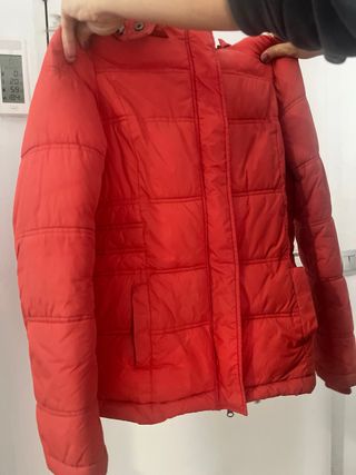 Abrigo acolchado rojo