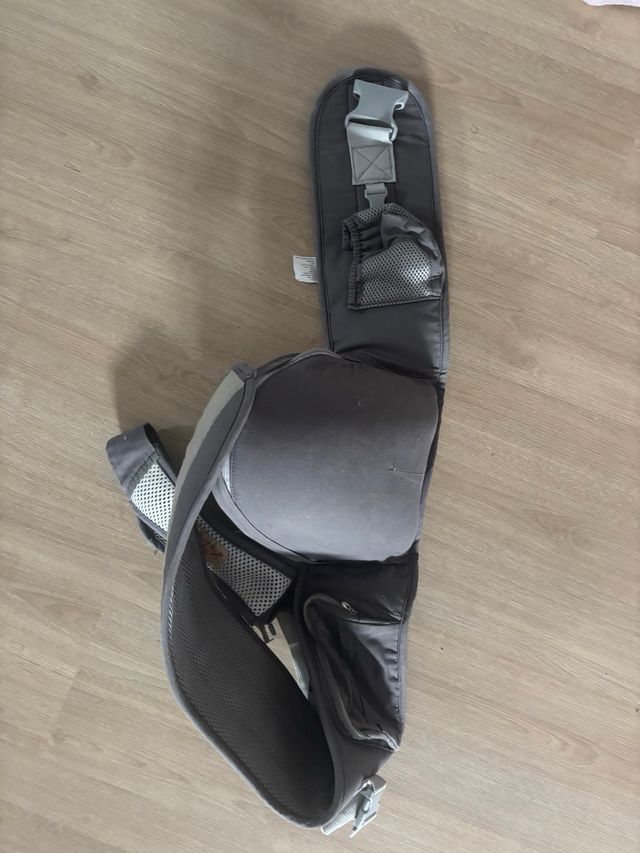 Portabebés para llevarle sentado