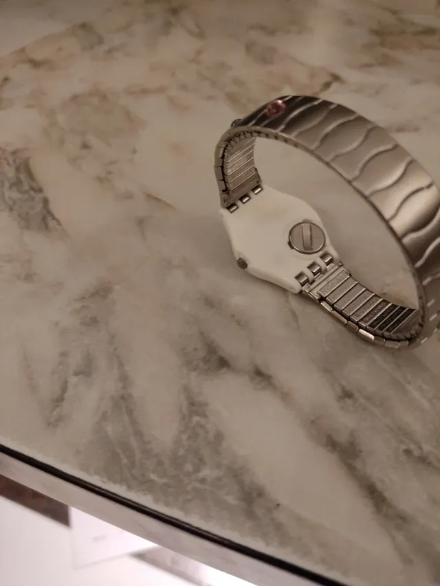 Reloj Swatch 23mm Blanco y Rosa