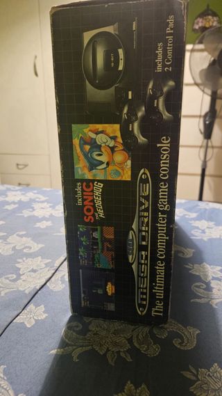Sega Mega Drive con caja original