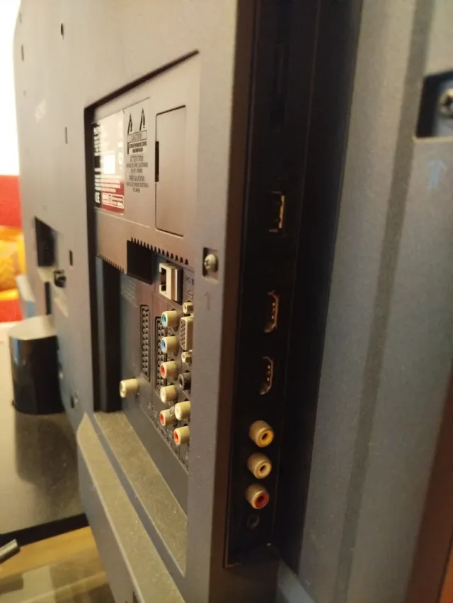 Televisor 40" Sony Bravia KDL 40EX710