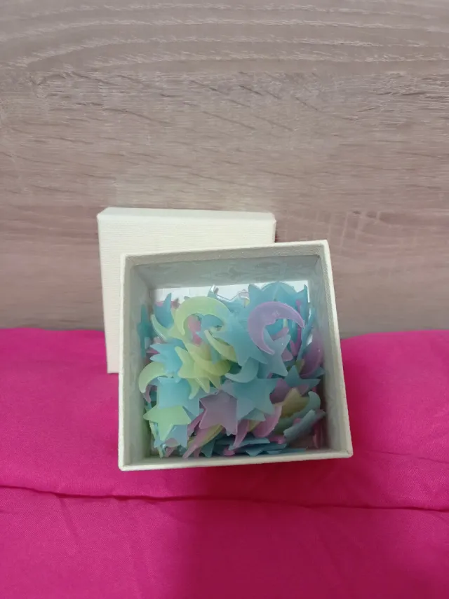 Estrellas y lunas luminosas para techo