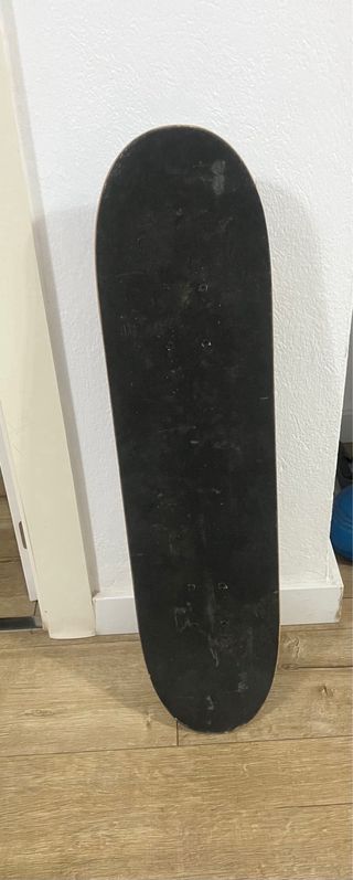 Skate con diseño de calavera