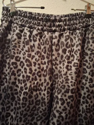 Pantalón estampado leopardo