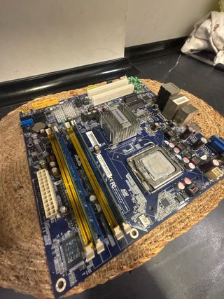 Placa Base Foxconn con RAM y CPU