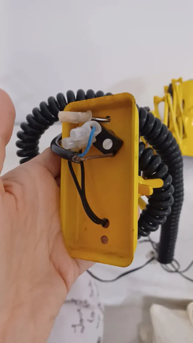 Lámpara Tijera Escandinava Amarilla