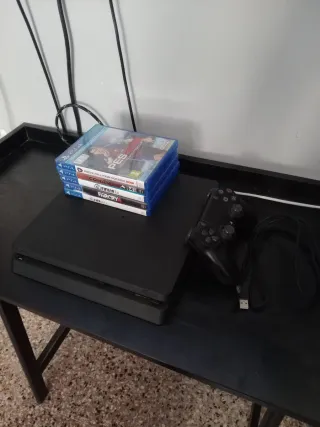 PS4 Slim 1TB + 5 Giochi