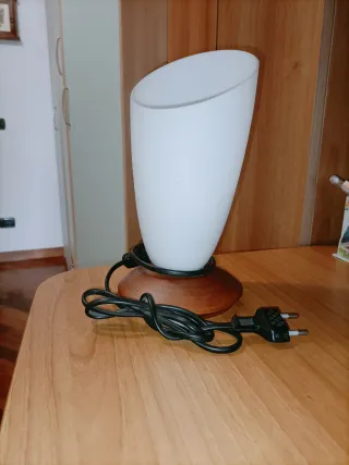 Lampada da comodino in legno e vetro