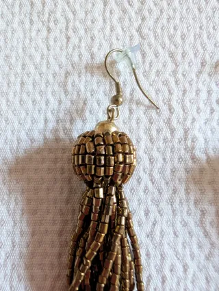 Pendientes dorados con cuentas