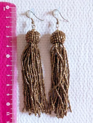 Pendientes dorados con cuentas