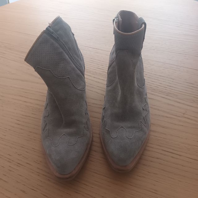 Botines serraje marca Gloria Ortiz