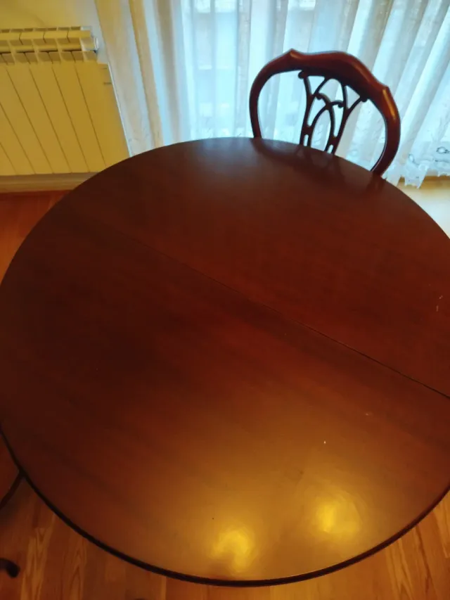 Mesa comedor redonda + 4 sillas madera