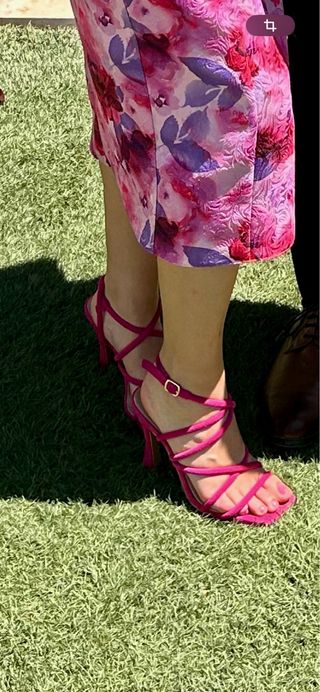 Sandalias tacón fucsia