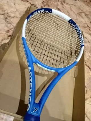 Raqueta de tenis azul