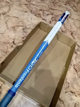 Raqueta de tenis azul