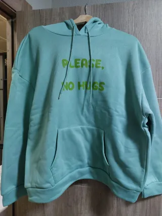 Sudadera verde con mensaje