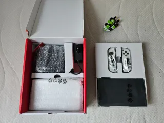 Consola Nintendo Switch OLED con caja y accesorios