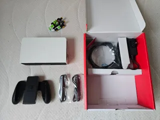 Consola Nintendo Switch OLED con caja y accesorios