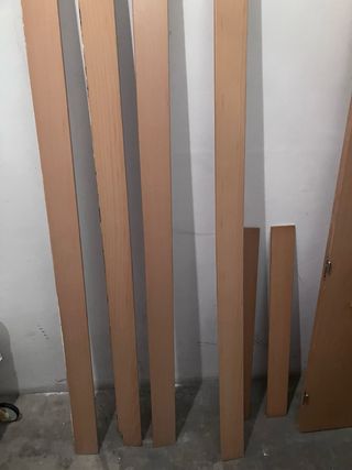 Puerta de madera con marcos