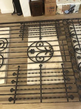 Reja metálica de hierro forjado