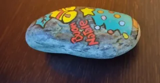 Pietre dipinte a mano.fiori e natale