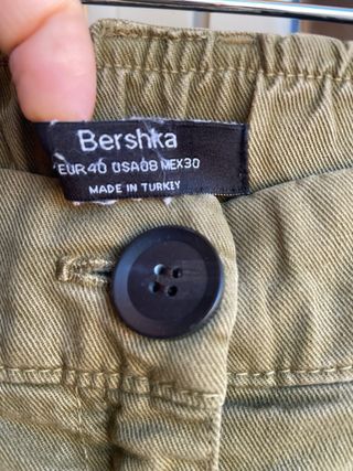 Pantalón cargo Bershka verde oliva