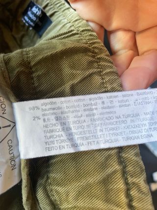 Pantalón cargo Bershka verde oliva