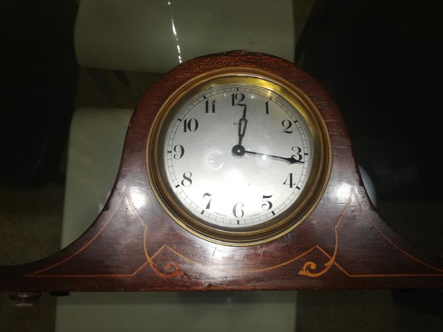 Antico orologio da tavolo