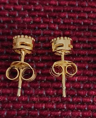 Colgante y pendientes  con piedra verde.