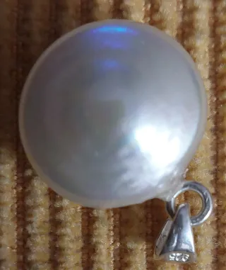 Colgante y pendientes  con piedra verde.